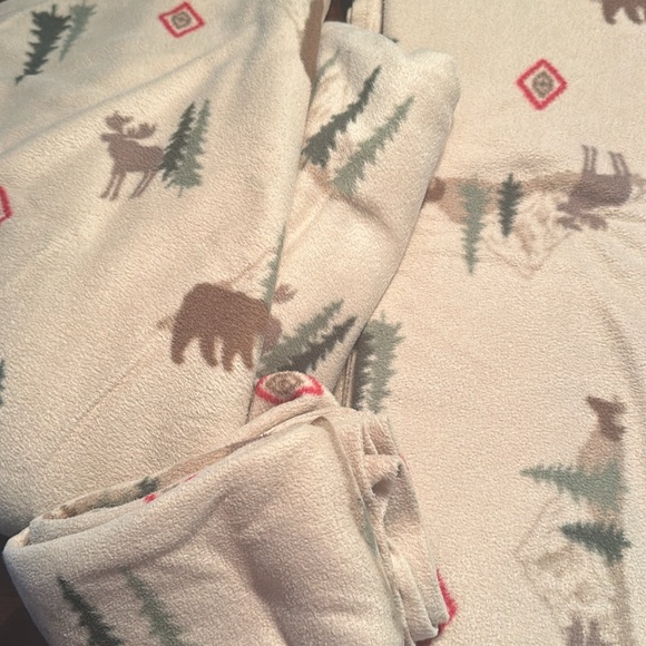 Cuddl Duds Cream Twin Bedding Sheets with Moose and Tree Design - Picture 1 of 1